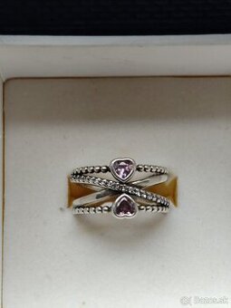 Strieborný prsteň so srdiečkami a zirkónmi