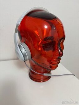 Sklenena hlava na sluchadla