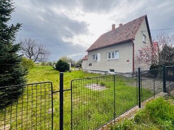 Rodinný dom s veľkým pozemkom v Bystričanoch na PREDAJ - 1