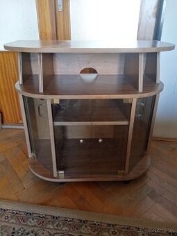 Stolík pod TV