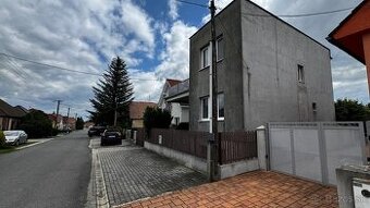 Dvojgeneračný rodinný dom v centre Majcichova – bývanie aj i