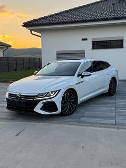Volkswagen Arteon •R• SB 235KW Ťažné/Pano/Kamery/Virtu