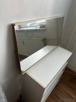 Predám toaletný stolík so zrkadlom