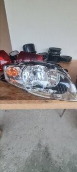 Predám predné svetlo Audi A4 B7