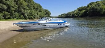 Motorový čln Wellcraft Excel