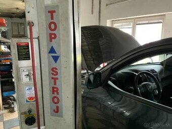 Predám dvojstlpový dvojmotorový zdvihák do autoservisu tops