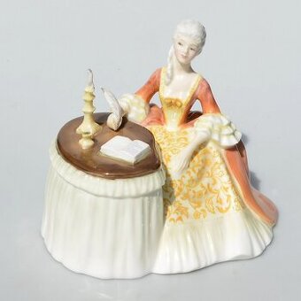Royal Doulton Porcelánová soška - Pri písacom stolíku