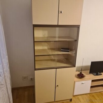 2 skrine samostatné stojace