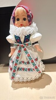 Bábika v slovenskom ľudovom kroji