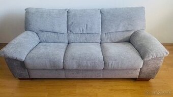 Sivá trojsedačka (gauč)