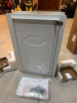 Prielez - kovové dvierka pre veľkých psov ca.30kg/ mačky