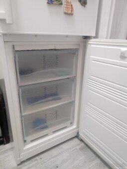 Chladnička (mrazak iba chladi)