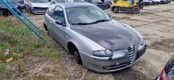 Lacno rozpredám Alfa Romeo 147 na náhradné diely