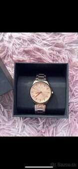 Krásne nové hodinky Armani