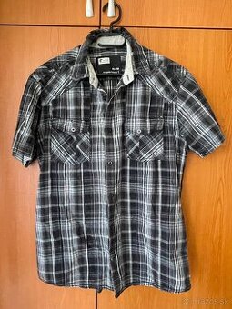 Pánska letná kockovaná košeľa.