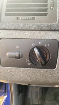 Predám Vypinač svetiel Škoda Fabia I iba ZADNÁ Hmlovka