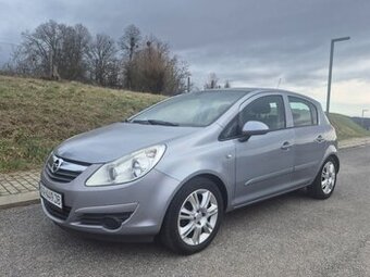 Opel Corsa 1.2, automatická prevodovka, má stojan na bicykle