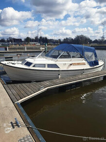 Loď Marex kajutová 25, 7.5x2.5m