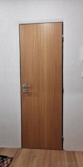 Dvere 60cm pravé 15€