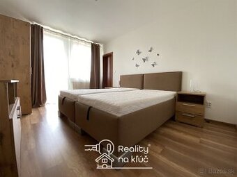 Na prenájom zariadený 2-izbový byt pri centre mesta v NZ
