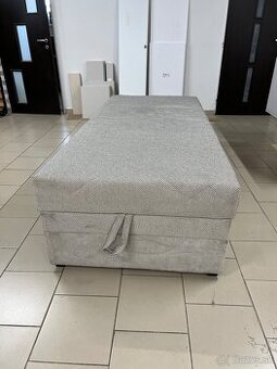 Valenda s úložným priestorom.