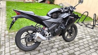Honda CBR125R havarovana