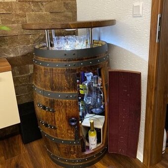 Nabytok z dubovych sudov