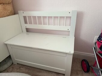 Drevená lavica s odkladacím priestorom