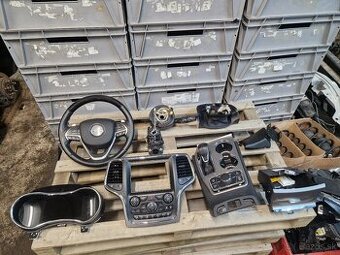 Diely interiéru Jeep Grand Cherokee WK2 2017 Summit