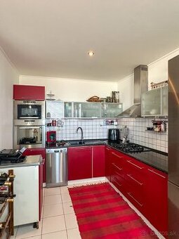 Pražský typ byt s veľkou loggiou, Jaltska