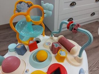 Vzdelávací stolík a hracia kocka