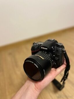 Predám fotoaparát Nikon D7000