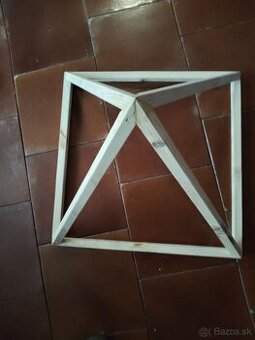 Drevená pyramida