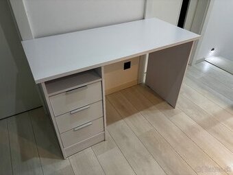 Detský písací stôl a komoda vo veľmi dobrom stave