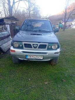 Predám 2 krát Nissan Terrano 2