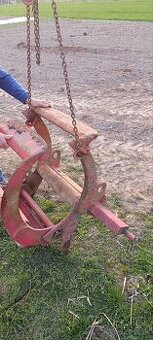 Drapak na čelný nakladač