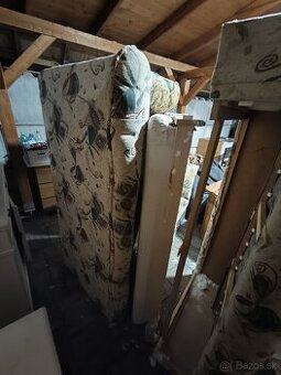 Starý gauč za odvoz