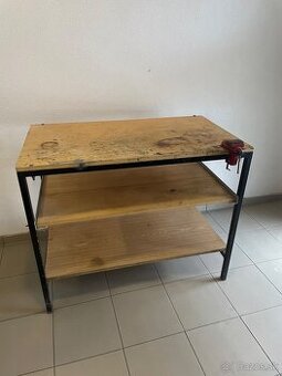 Pracovny stôl do dielne
