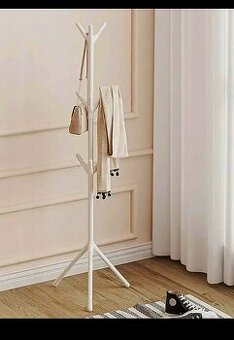 Vešiak stojanový 10€