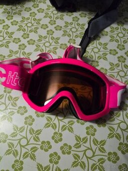 Prilby a okuliare nalyžovanie