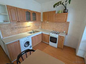 Tehlový 2 izbový, blízko Centra, Hlinkova, OV, balkón, voľný