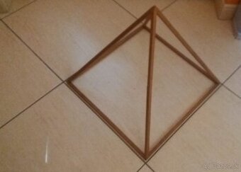 Harmonizačná ergetická pyramída  40 x 40 cm