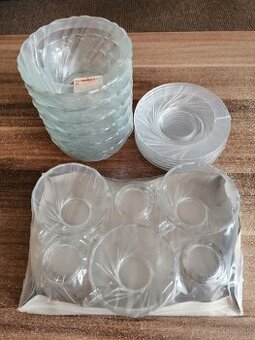 čajová súprava a misky na kompót