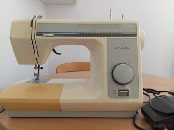 starší šijací stroj