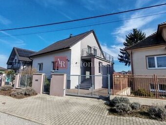 Krásny priestranný 5-izbový RD, 300m2, pozemok 1.008m2, Tren