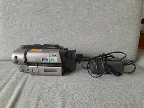 Kamera Sony CCD-TRV65E na náhradné diely
