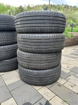 215/55 R17 V