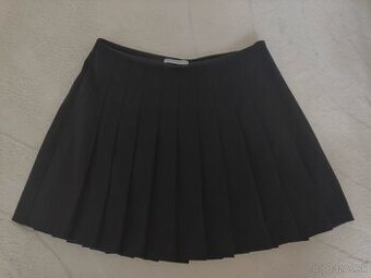 Pekná skladaná sukňa vo veľkosti S, obvod pása 72cm,top stav