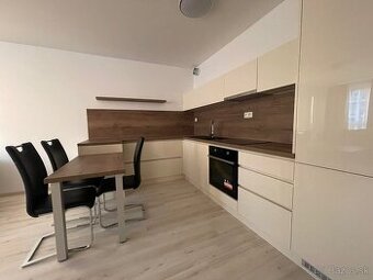 Štýlový 2-i byt s loggiou a garážovým parkovacím miestom