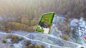 Výnimočný stavebný pozemok s vlastným lesom a záhradou...